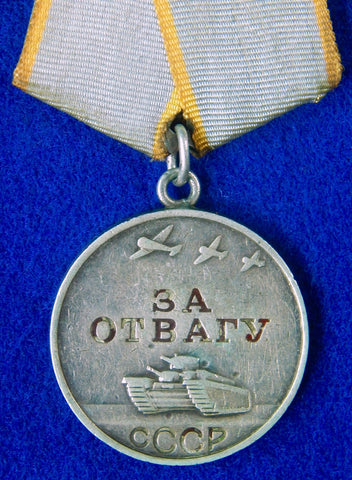 Soviet Russian Russia USSR WWII WW2 Silver BRAVERY Medal Order Badge 3025403